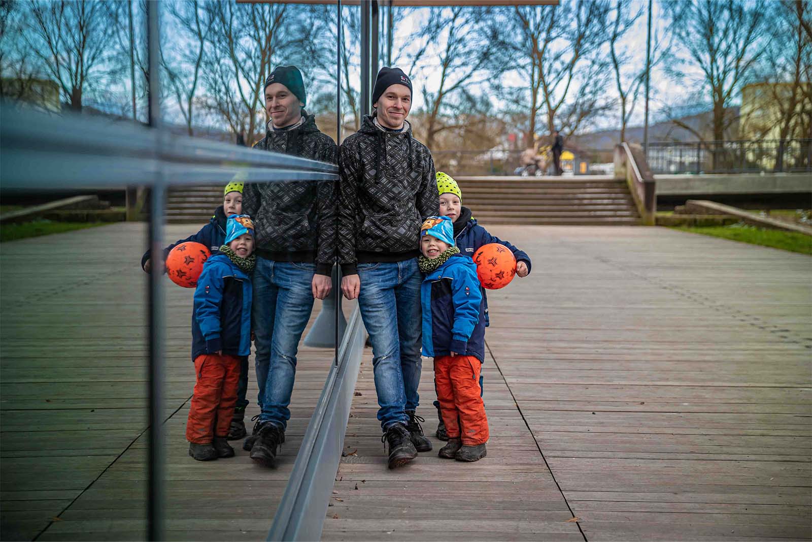 Steve mit seinen Kindern in der Freizeit in Hildburghausen